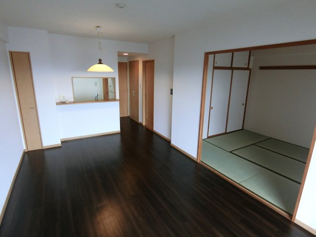ナイスアーバン御幸本町の居間写真