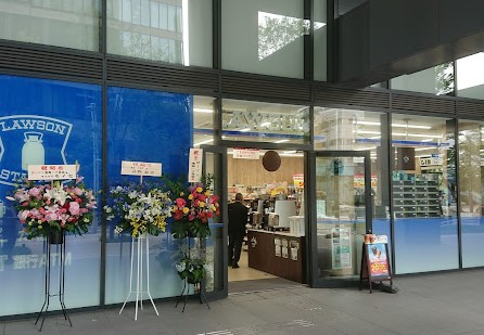 コンビニ　ローソン（コンビニ）まで1m