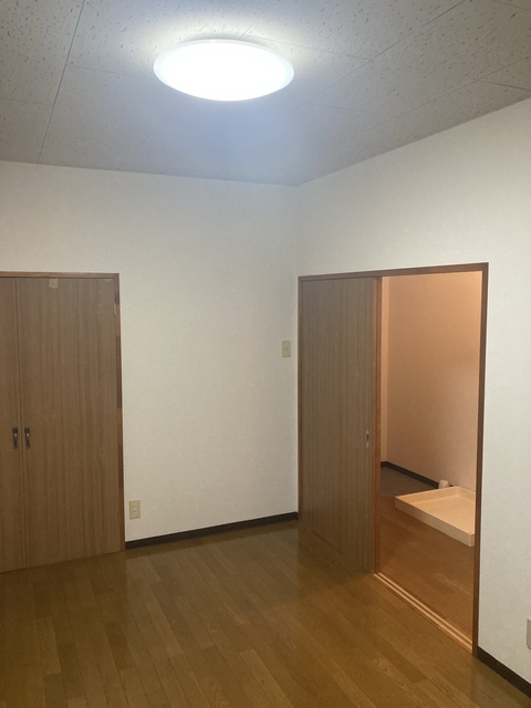 居室・リビング　※補修前の参考画像の為、設備等は現況優先。