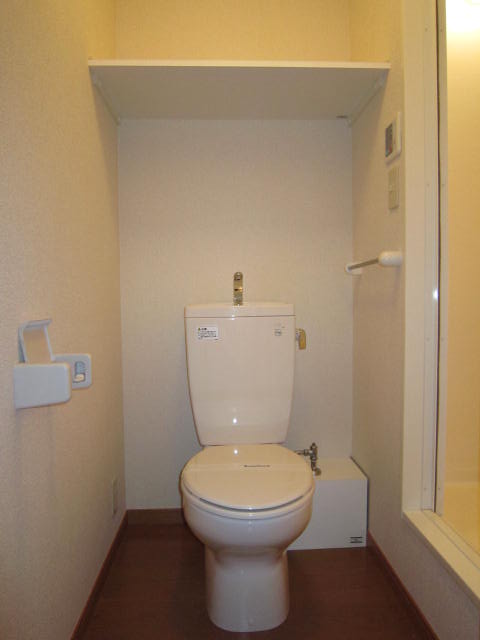 レオパレスHSIRIVERIIのトイレ写真