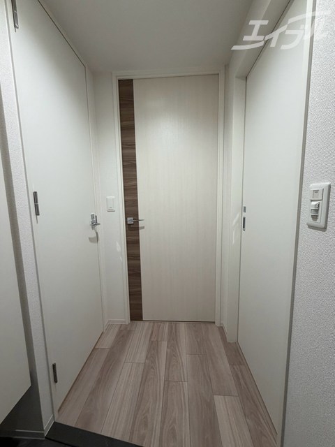地下鉄御堂筋線 中津駅 徒歩12分 15階建 築1年の玄関写真