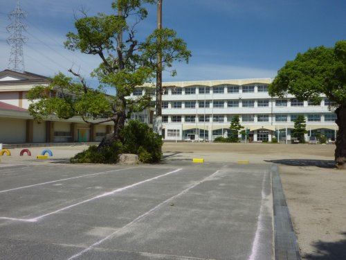 小学校　津島市立西小学校（小学校）まで434m
