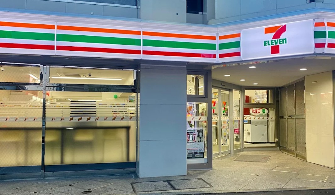 コンビニ　セブンイレブン中野本町3丁目店（コンビニ）まで291m