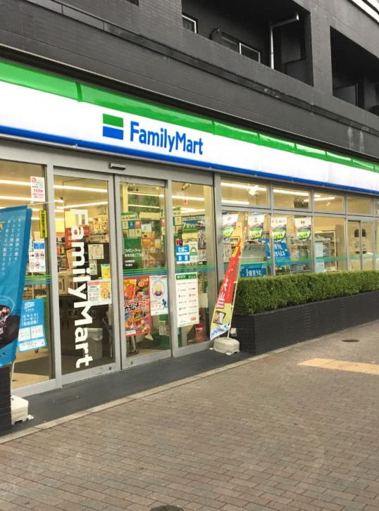 コンビニ　ファミリーマート中央月島三丁目店（コンビニ）まで20m