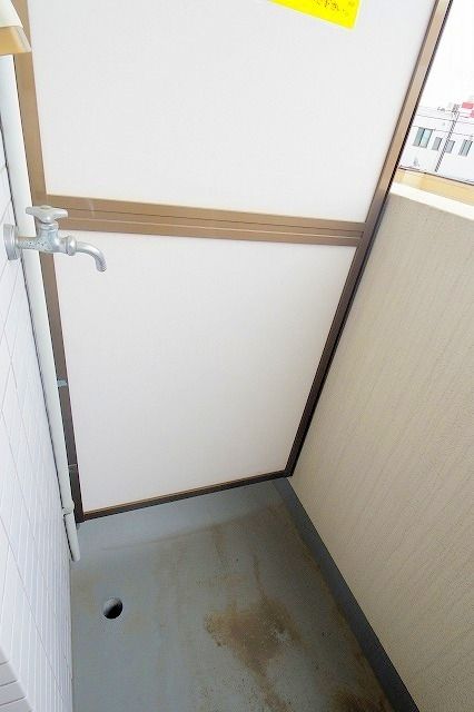 バルコニー　洗濯機置場