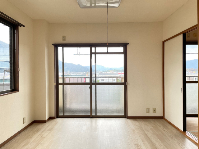 マンションSUMIKOの居間写真