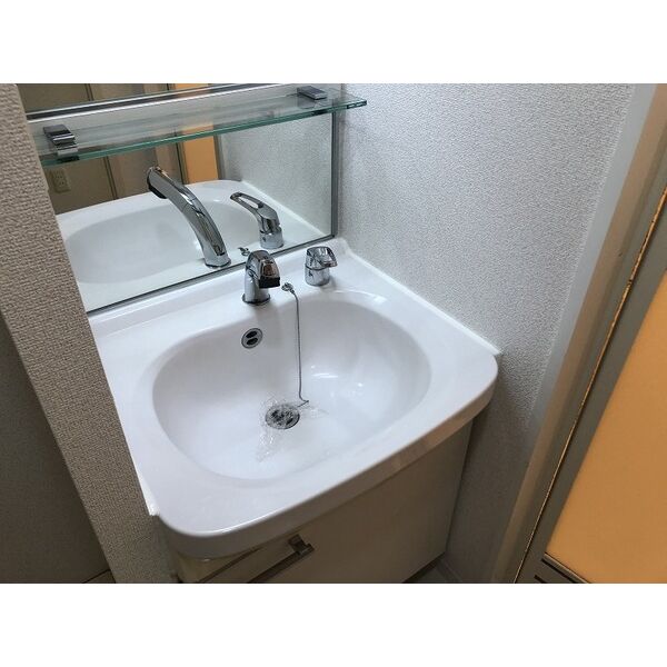 洗面設備　※写真は同じマンションの違う部屋のものになります。