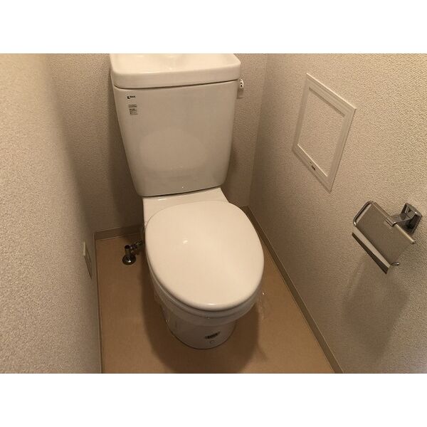トイレ　※写真は同じマンションの違う部屋のものになります。