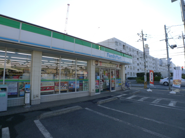 コンビニ　ファミリーマート 南越谷駅北通り店（コンビニ）まで209m