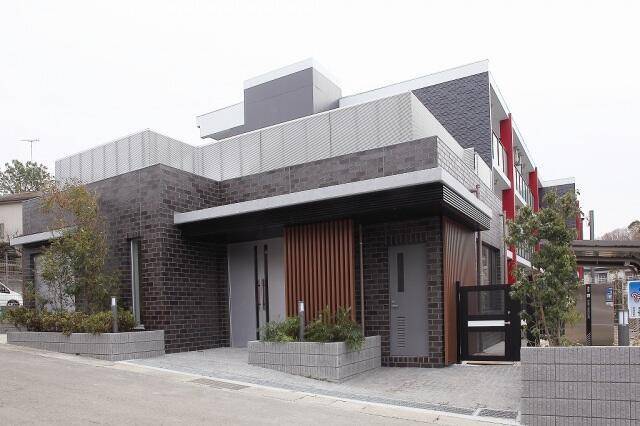 建物外観　オートロック完備