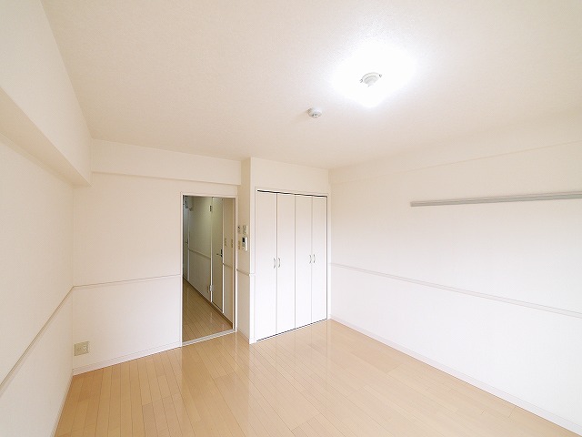 ＪＲ片町線 木津駅 徒歩5分 5階建 築19年の居間写真