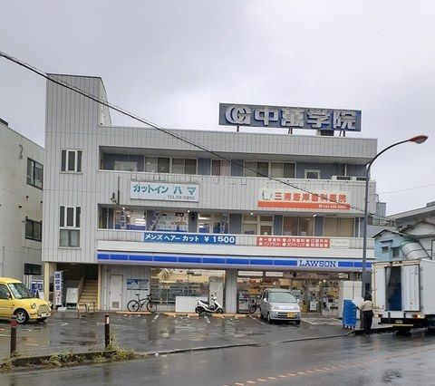 コンビニ　ローソン三浦海岸駅前店（コンビニ）まで108m