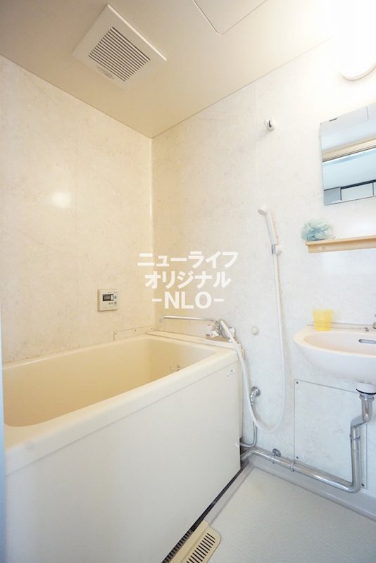 バス・シャワールーム　湯舟に浸かって一日の疲れをゆっくり癒せます☆