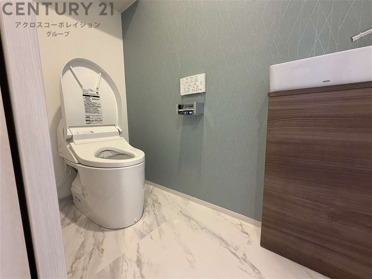 トイレ　トイレ内に手洗い用の洗面台あり
