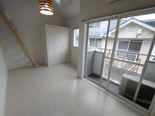 ローズアパートR63番館の居間写真