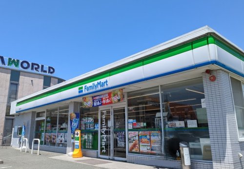 コンビニ　ファミリーマート豊川城下店（コンビニ）まで438m