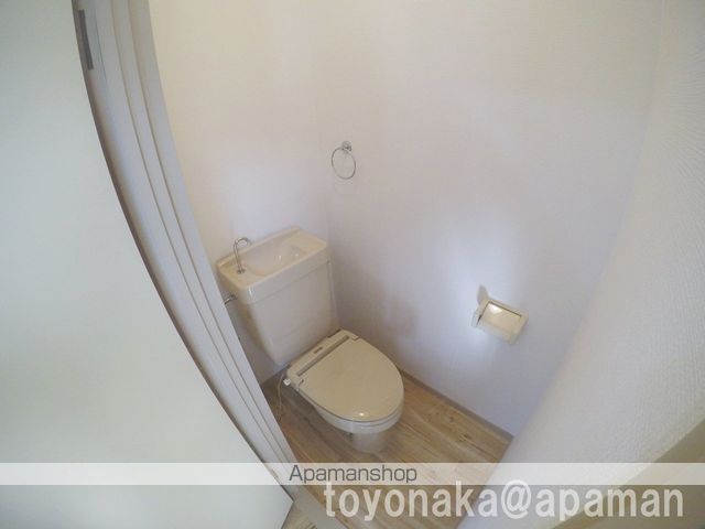 阪急宝塚線 豊中駅 徒歩15分 2階建 築50年のトイレ写真
