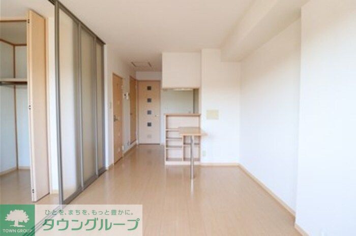 メゾンローレル Iの居間写真