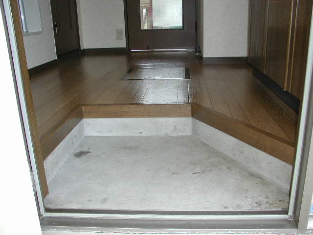 玄関　エクセル榊原