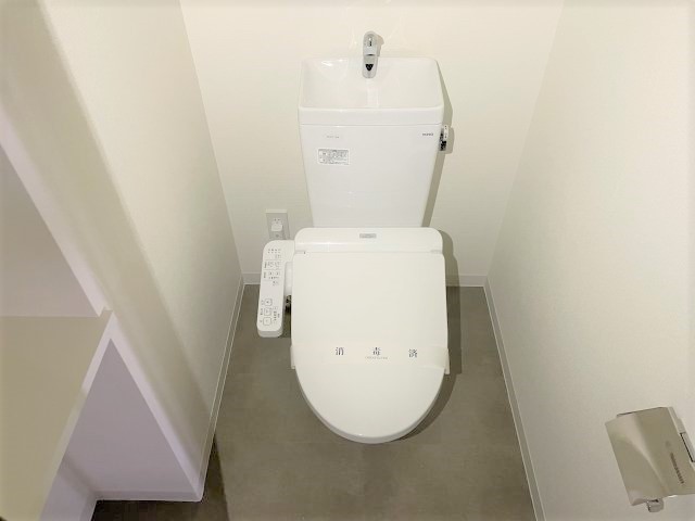 ＪＲ総武線 亀戸駅 徒歩8分 15階建 築6年のトイレ写真