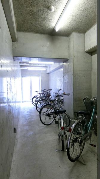 ＪＲ京浜東北線 川崎駅 バス乗車時間：9分 最寄りバス停で下車 徒歩1分 6階建 築23年の外観写真