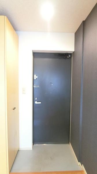 ＪＲ京浜東北線 川崎駅 バス乗車時間：9分 最寄りバス停で下車 徒歩1分 6階建 築23年の玄関写真