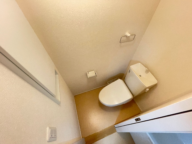 ＪＲ中央線 阿佐ケ谷駅 徒歩6分 2階建 築8年のトイレ写真
