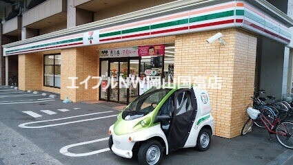 コンビニ　セブンイレブンJR高島駅西店（コンビニ）まで588m