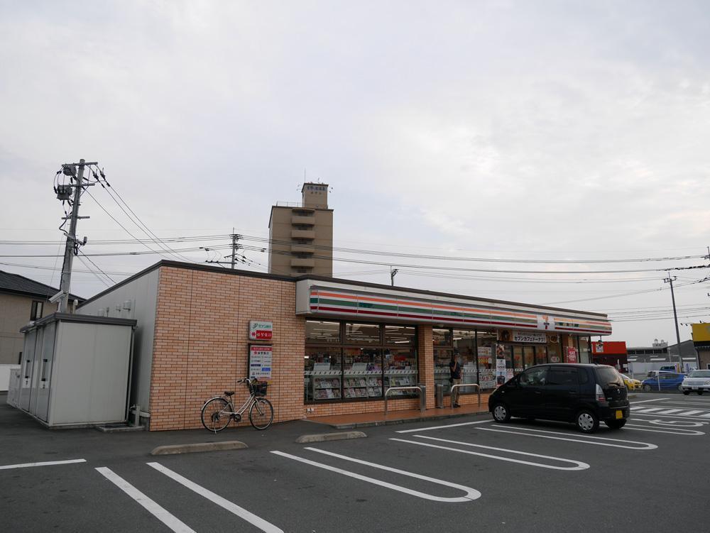 コンビニ　セブンイレブン（コンビニ）まで640m