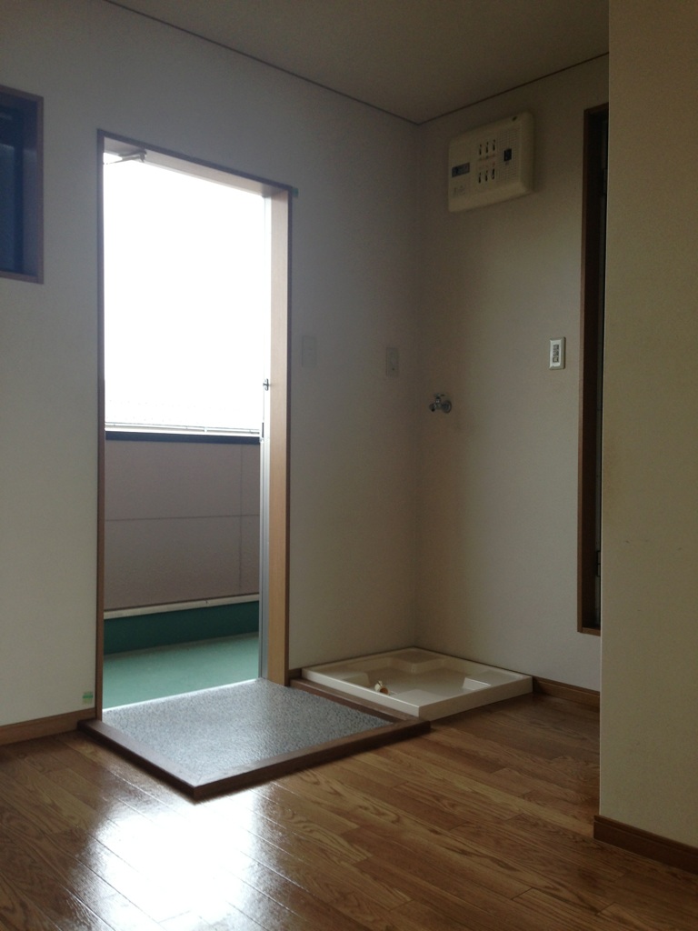 ＪＲ北陸本線 長浜駅 徒歩24分 3階建 築27年の玄関写真