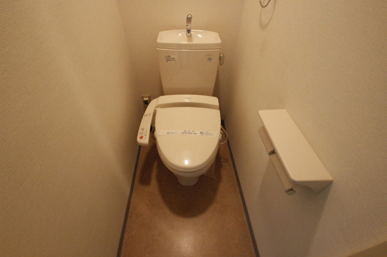 トイレ　同マンション別部屋参考写真となります。
