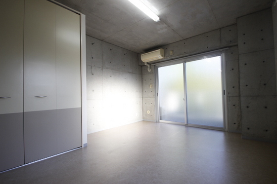 居室・リビング　同マンション別部屋参考写真となります。