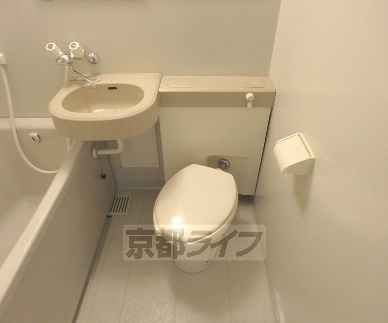 Single Quarters西賀茂のトイレ写真