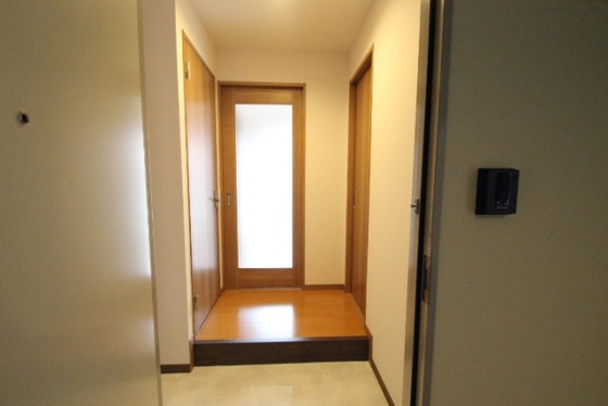 玄関　※別部屋の写真です
