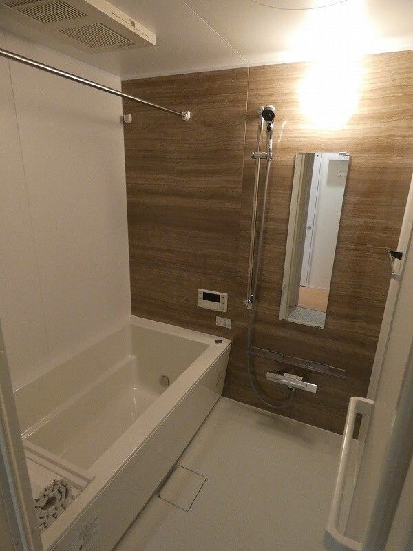 バス・シャワールーム　コンパクトで使いやすいお風呂です