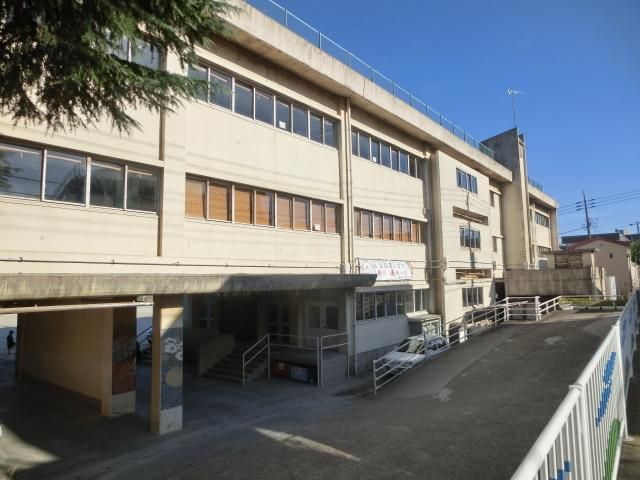 小学校　鎌ヶ谷市立鎌ケ谷小学校（小学校）まで2287m