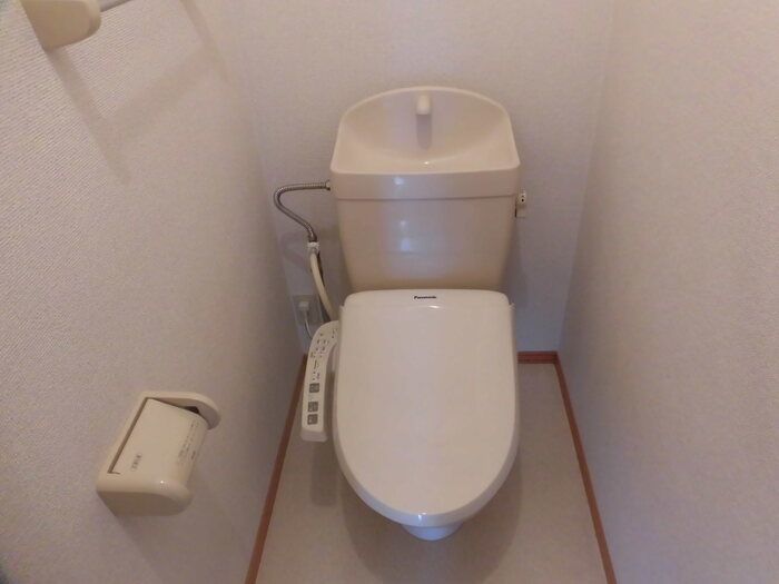 トイレ　嬉しい温水洗浄便座付き♪