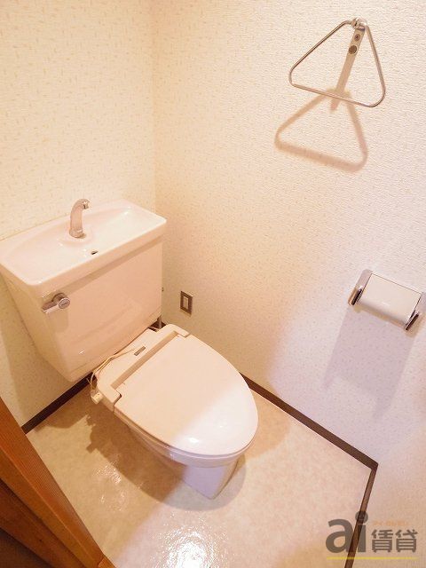 西武新宿線 新所沢駅 徒歩5分 2階建 築36年のトイレ写真