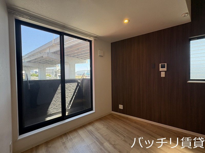 バルコニー　別号室の画像。現況を優先します。