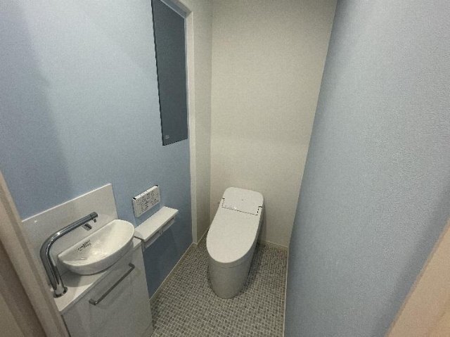 ＪＲ鹿児島本線 竹下駅 徒歩18分 8階建 築2年のトイレ写真