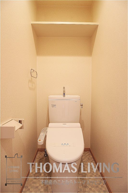トイレ　温水洗浄便座付きで快適です。