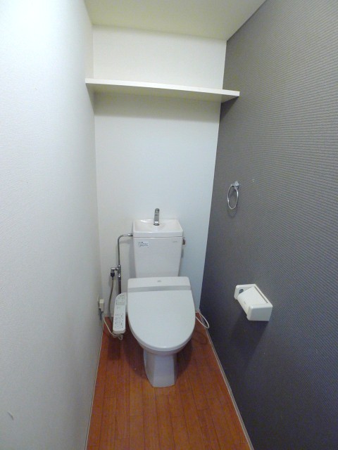 地下鉄東山線 池下駅 徒歩7分 4階建 築24年のトイレ写真