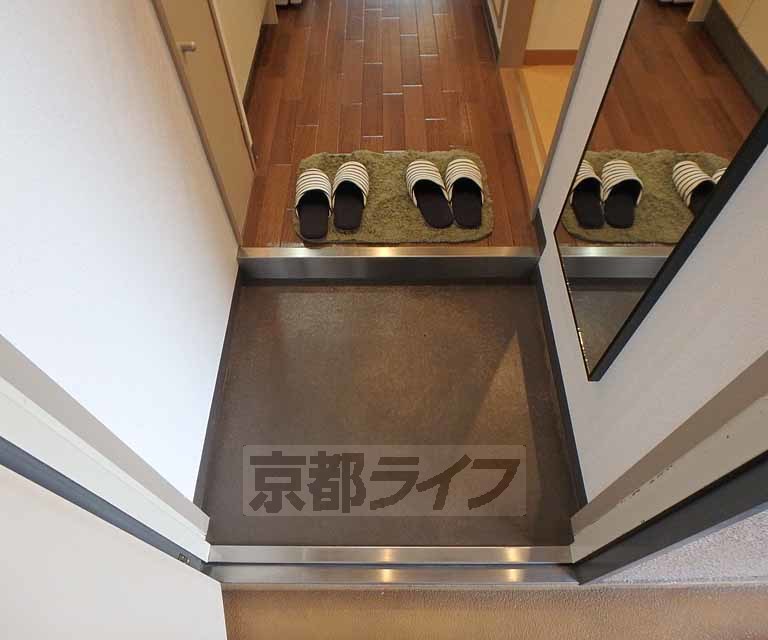 玄関　モデルルームです