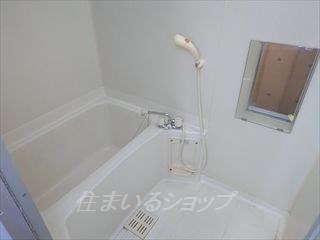 バス・シャワールーム　改装中の内観です