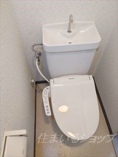 トイレ　温水洗浄便座