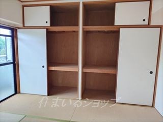 収納　改装中の内観です