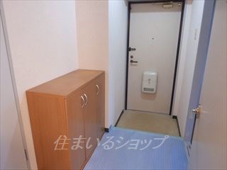玄関　改装中の内観です