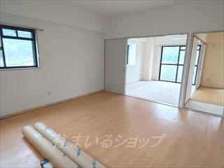 居室・リビング　改装中の内観です