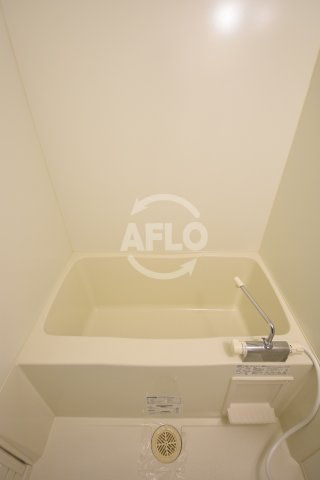 バス・シャワールーム　コンフォートレジデンス御堂筋本町　清潔感のある浴室