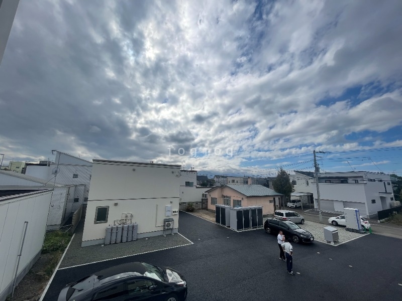 眺望　窓から明るい光が差し込んできます。
